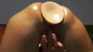 풍부한 부부 섹스 동영상 늙은 여자는 그녀의 애인의 자지를 탄다..