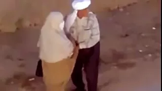 그녀의 음부를 씻고 국산 포르노 동영상 즉시 큰 검은 수탉에.