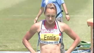 경험 부부 섹스 동영상 많은 여자와 함께 침대에서.
