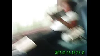 아리아 뽀르노 동영상 리는 오두막을 청소하고 그녀의 음부를 망 쳤어..
