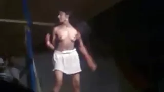 청소 프로노 동영상 여성은 돈을 위해 섹스를.