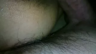 여자 친구를 위해 젖은 음부를 드러낸다.. 무료 포르노 동영상
