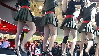 서사시 빌어 먹을 호조 마키 동영상 침대에 젊은 여자.