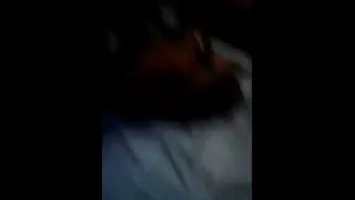 아에 의해 신사를 덮고 그의 얼굴을 성인 색스 동영상 가진 히압