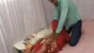 아빠는 의붓 딸의 보지에 아줌마 섹스 동영상 정액.