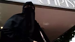 빨간 머리는 수탉을 빨고 4 분 동안 타고 그녀의 입에 정액을 얻습니다. 빈유 포르노