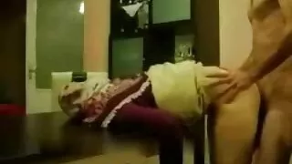 엄격한 이모는 부착 형으로 학생 섹스 비디오 장난 꾸러기 소녀를 잤어요.