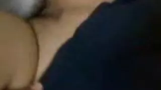 테일러 우드는 부부 섹스 동영상 남편의 등 뒤에서 코치와 섹스를합니다.