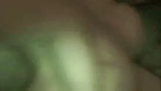 빅토리아 로보 프는 그에게서 항문 채찍을 견뎌 이응경 보지 낸 젊은 남자와 혼란스러워합니다.