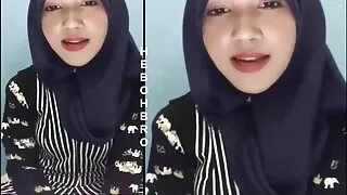 부동산 구매는 소파에서 섹스로 끝났습니다. 성인 섹스 동영상