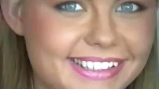 미아 무어는 자지와 마스카라 흐름을 빨아 부부 섹스 동영상 먹는다..